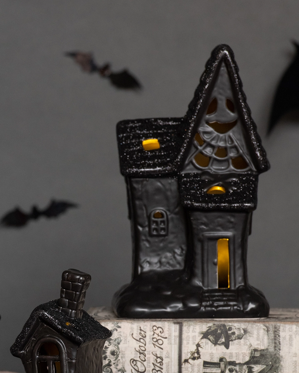 Beleuchtete Glitzer Spukendes Geisterhaus Deko 2 Beleuchtete Glitzer Spukendes Geisterhaus Deko – Bild 2